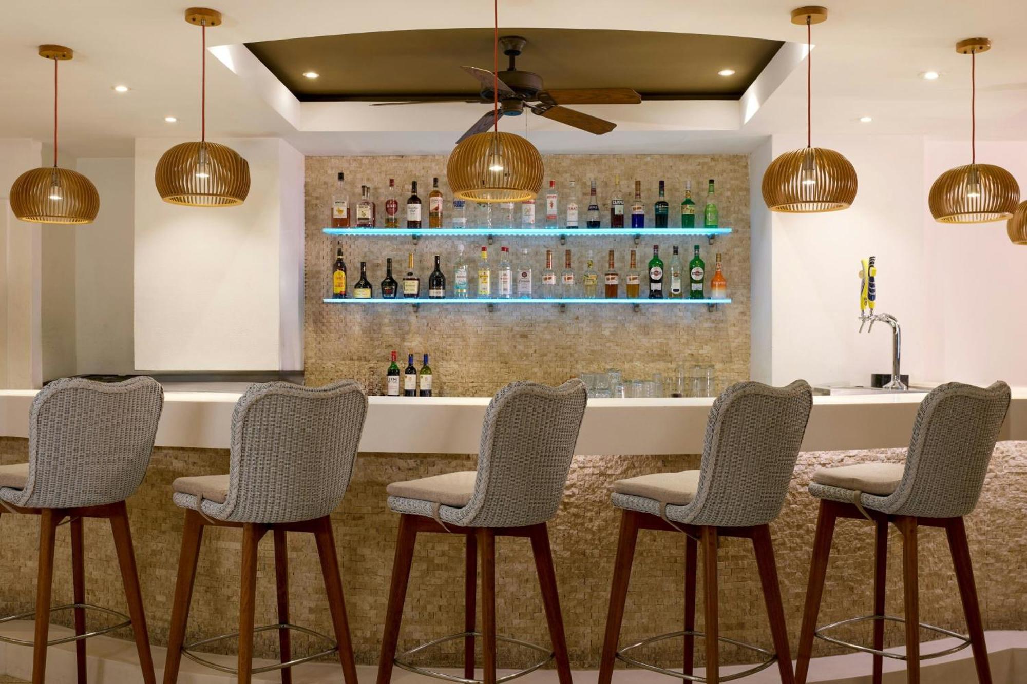 Waves Resort & Spa, Barbados, An Autograph Collection All-Inclusive Resort Saint James Exteriér fotografie